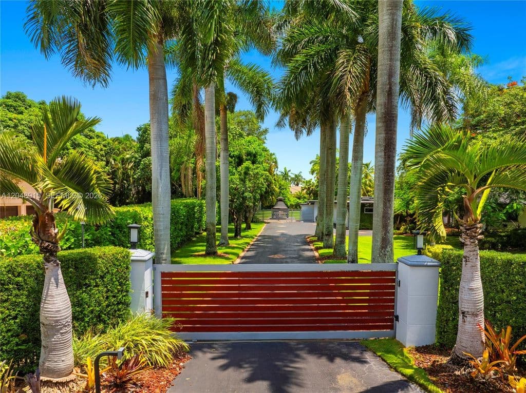 5-bedroom Single-Family Home — 8735 SW 122nd St