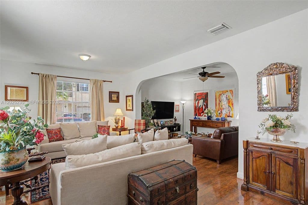 4+1 Mülk — 12853 SW 135th St