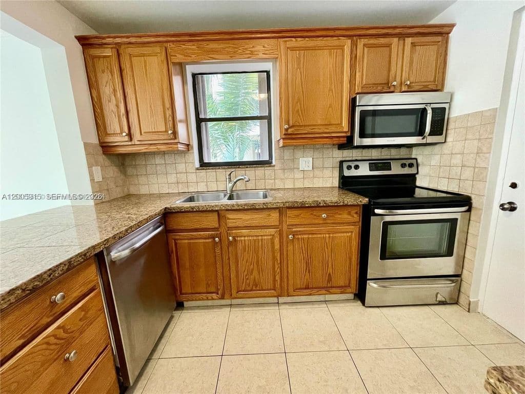 2+1 Condo — 2320 S Cypress Bend Dr APT 204