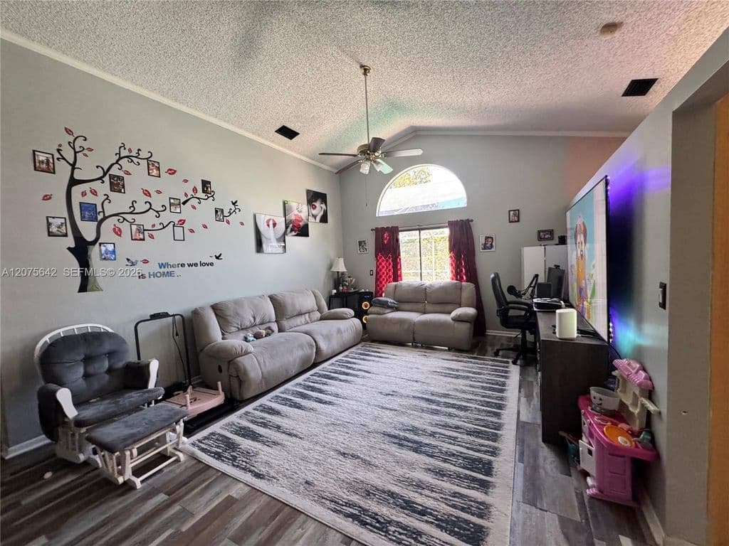 3+1 Müstakil ev — 840 W Palm Run Dr