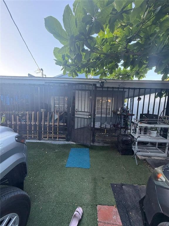 6-bedroom Property — 1111 NW 26th St