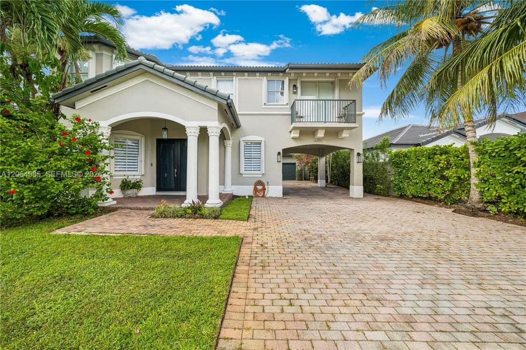 5-bedroom Single-Family Home — 14900 SW 10th St