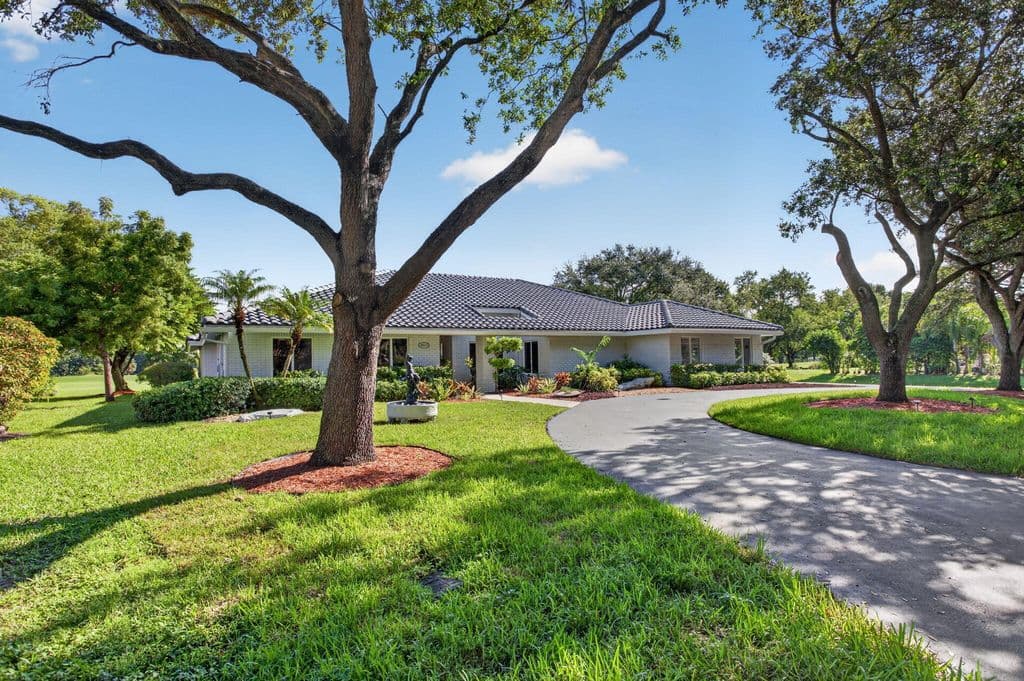 5+1 Müstakil ev — 10971 NW 24TH Street
