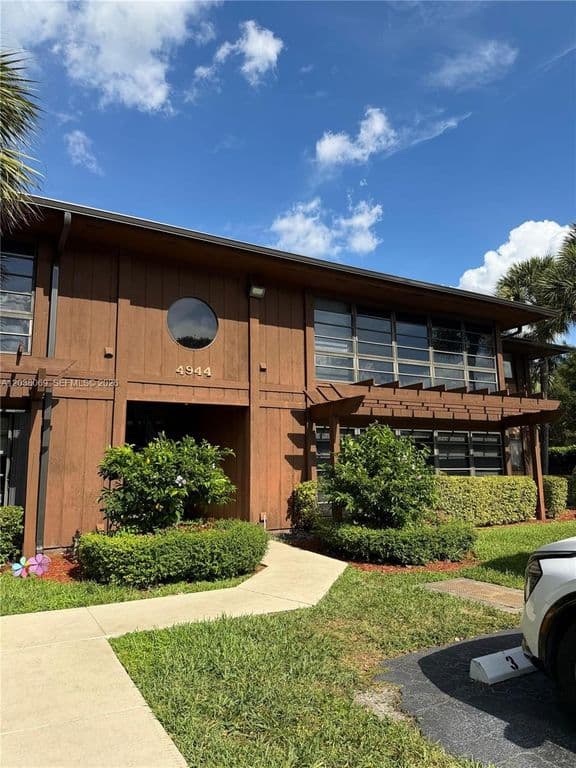 2-bedroom Property — 4944 NW 102nd Ave APT 204-3