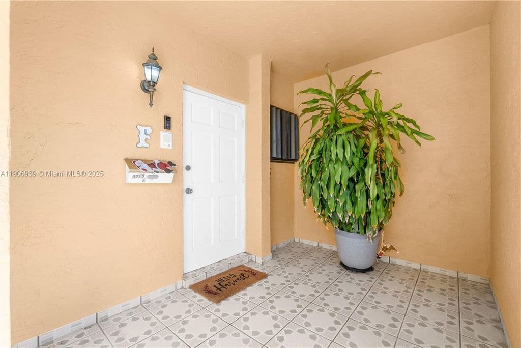 3-bedroom Property — 13715 SW 84th St APT F
