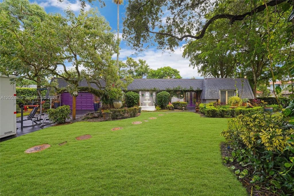 4-bedroom Single-Family Home — 8541 N Lake Dasha Dr