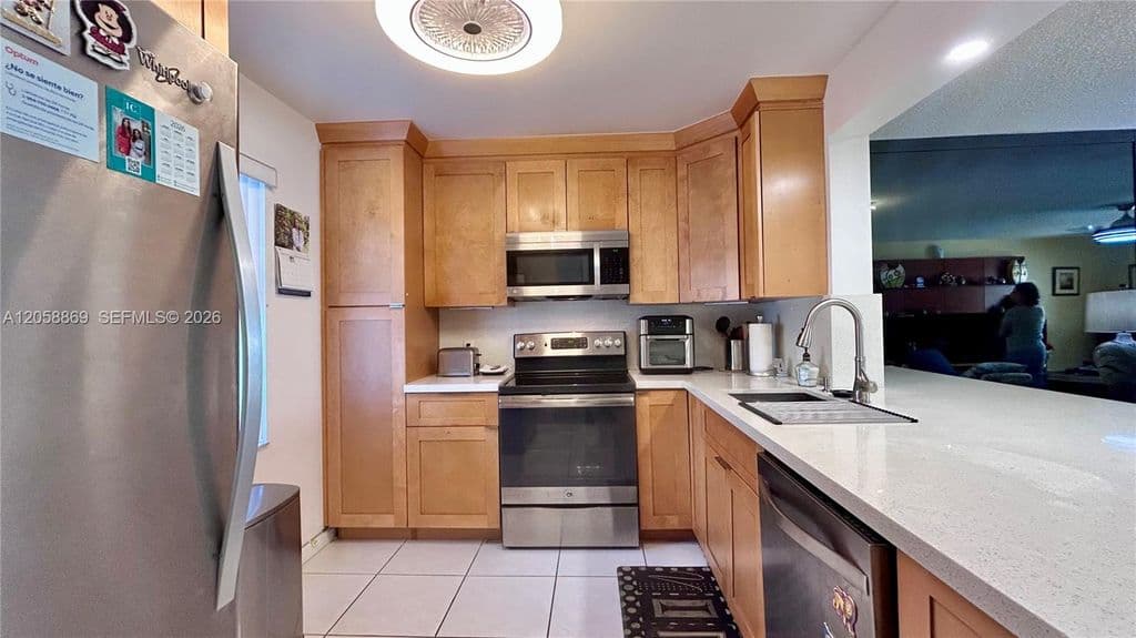 2-bedroom Condo — 190 SE 5th Ave APT 104