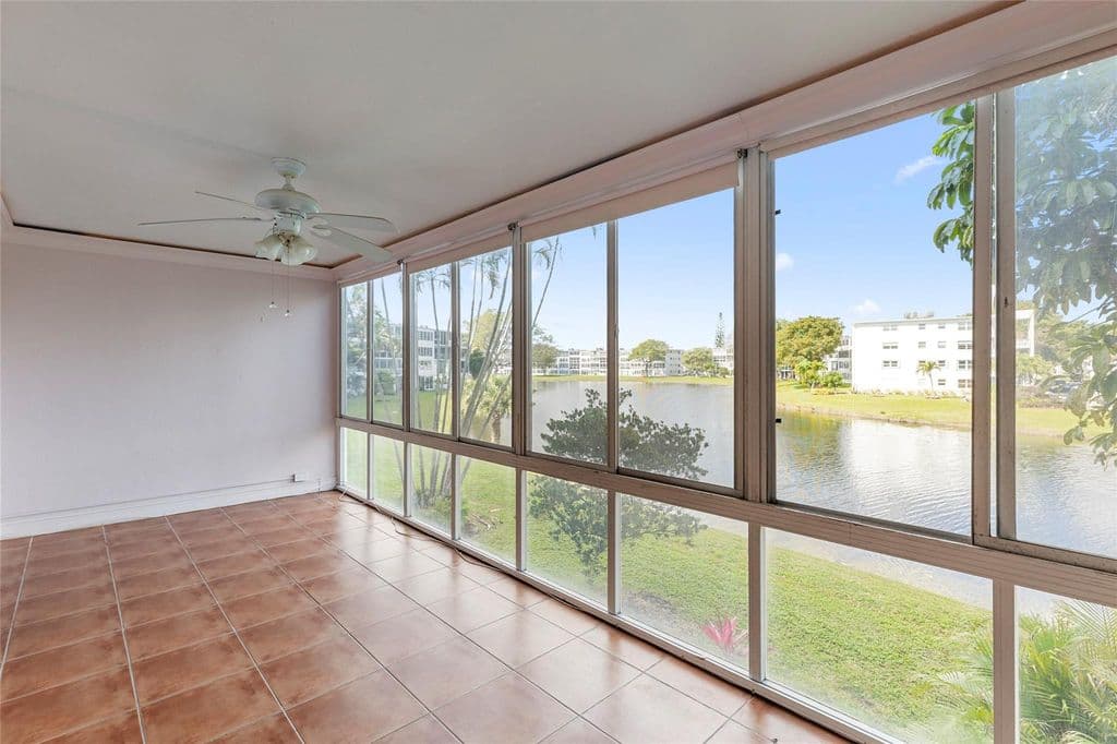 2+1 Condo — 2122 Cambridge F #2122