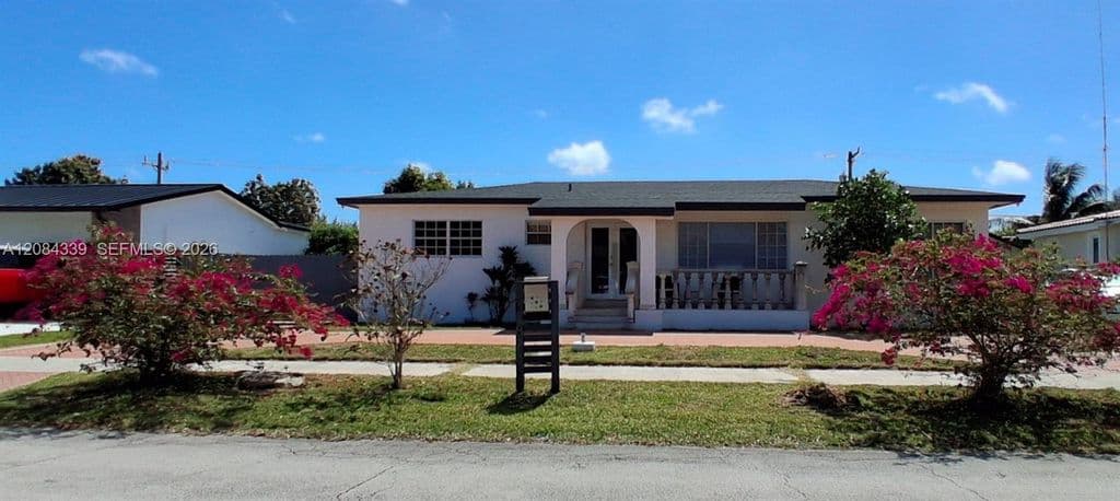 4+1 Müstakil ev — 8240 SW 38th St
