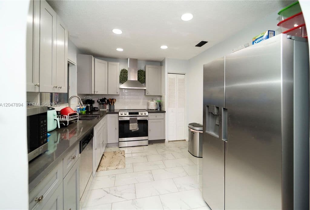 3+1 Müstakil ev — 10815 NW 26th St