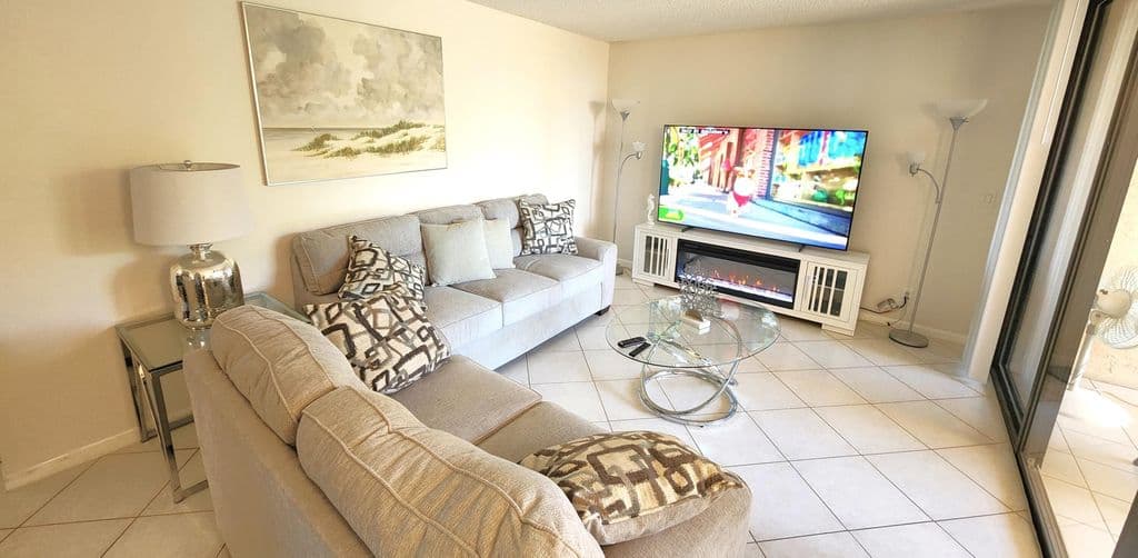2-bedroom Condo — 750 Egret Circle #6404