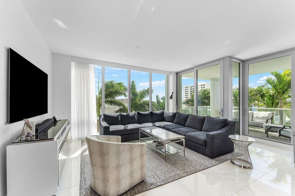 2+1 Condo — 2 Water Club Way #403