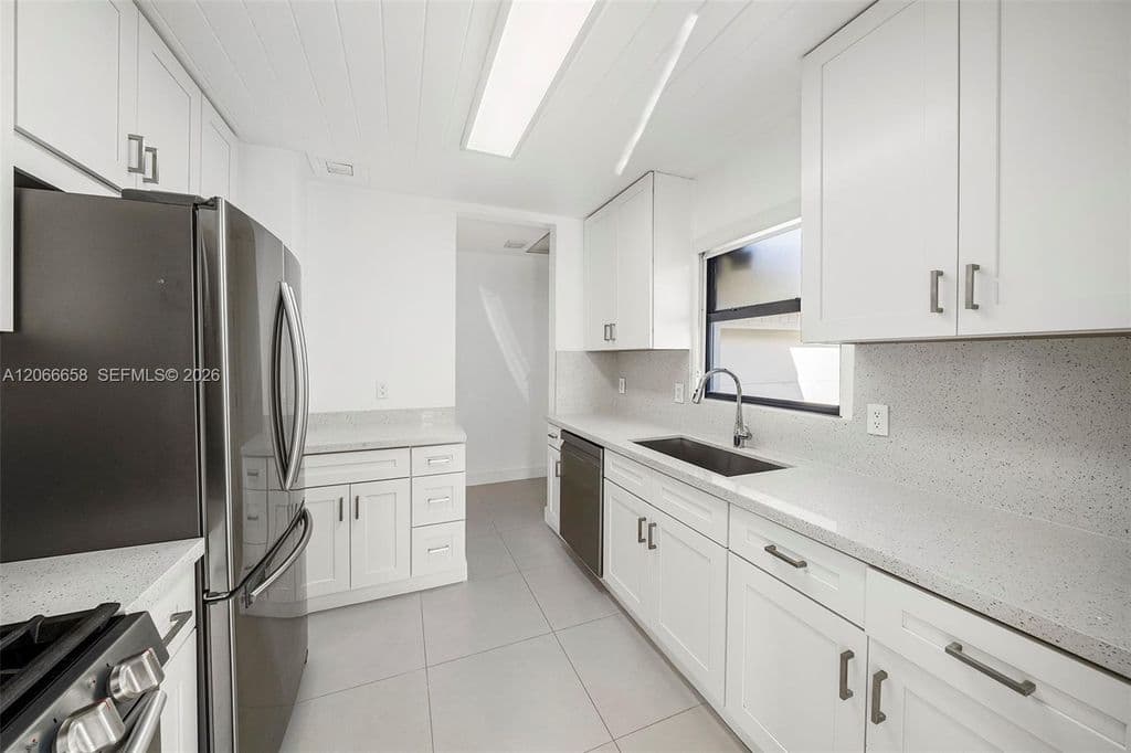 3+1 Müstakil ev — 8844 Abbott Ave