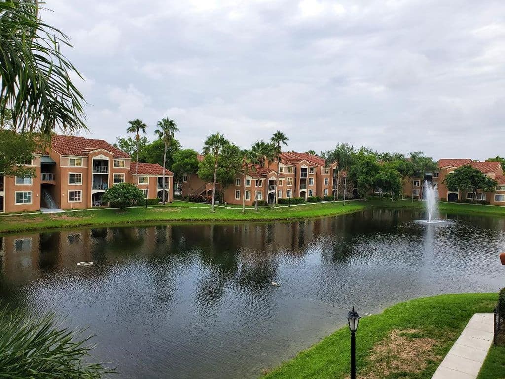 2+1 Condo — 4844 N State Road 7 #2304