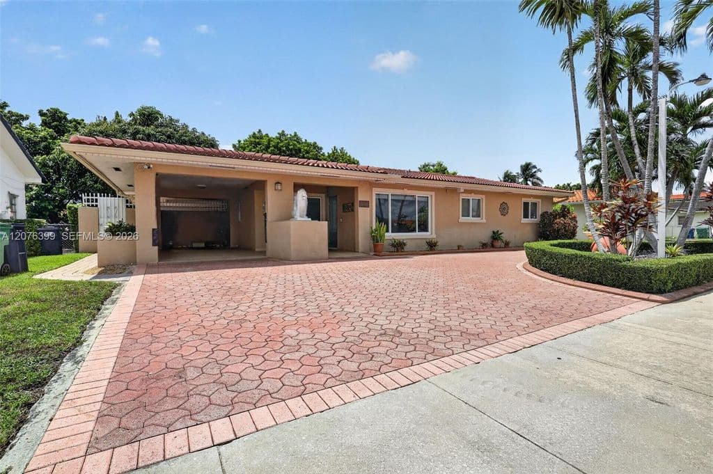 4+1 Müstakil ev — 8936 SW 11th St
