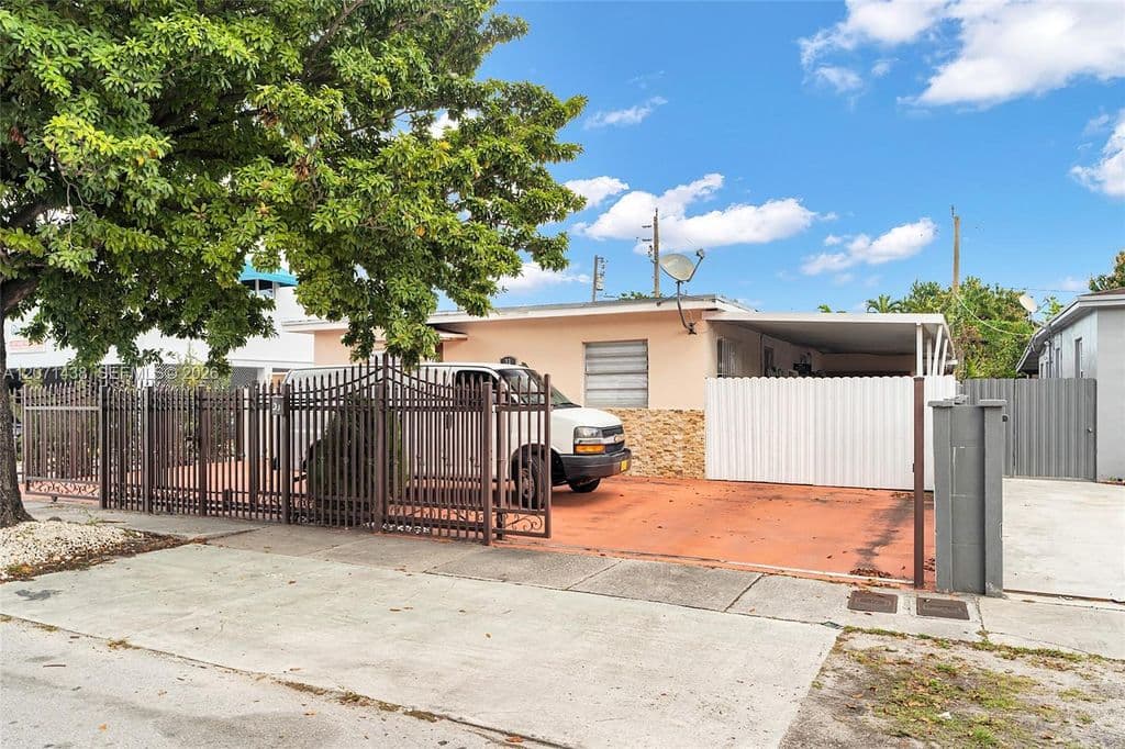 5+1 Müstakil ev — 31 SW 58th Ct