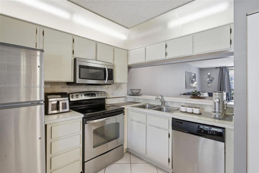 2+1 Condo — 10451 W Broward Blvd APT 209