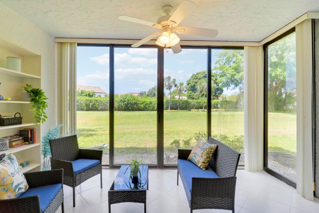 2-bedroom Condo — 5121 Oak Hill Lane #412