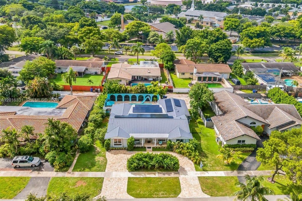 4+1 Müstakil ev — 633 N Crescent Dr