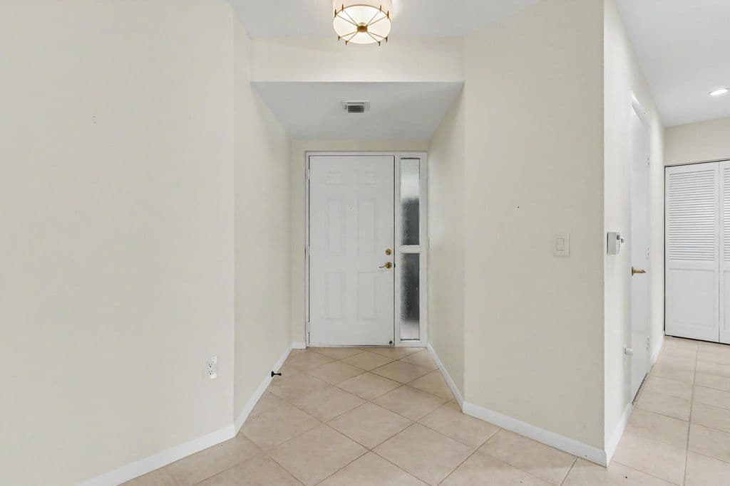 3+1 Condo — 5136 FLORIA Drive #H
