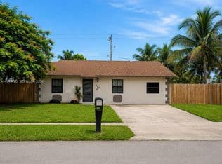 4-bedroom Single-Family Home — 720 SW 81st Ter, North Lauderdale, 33068