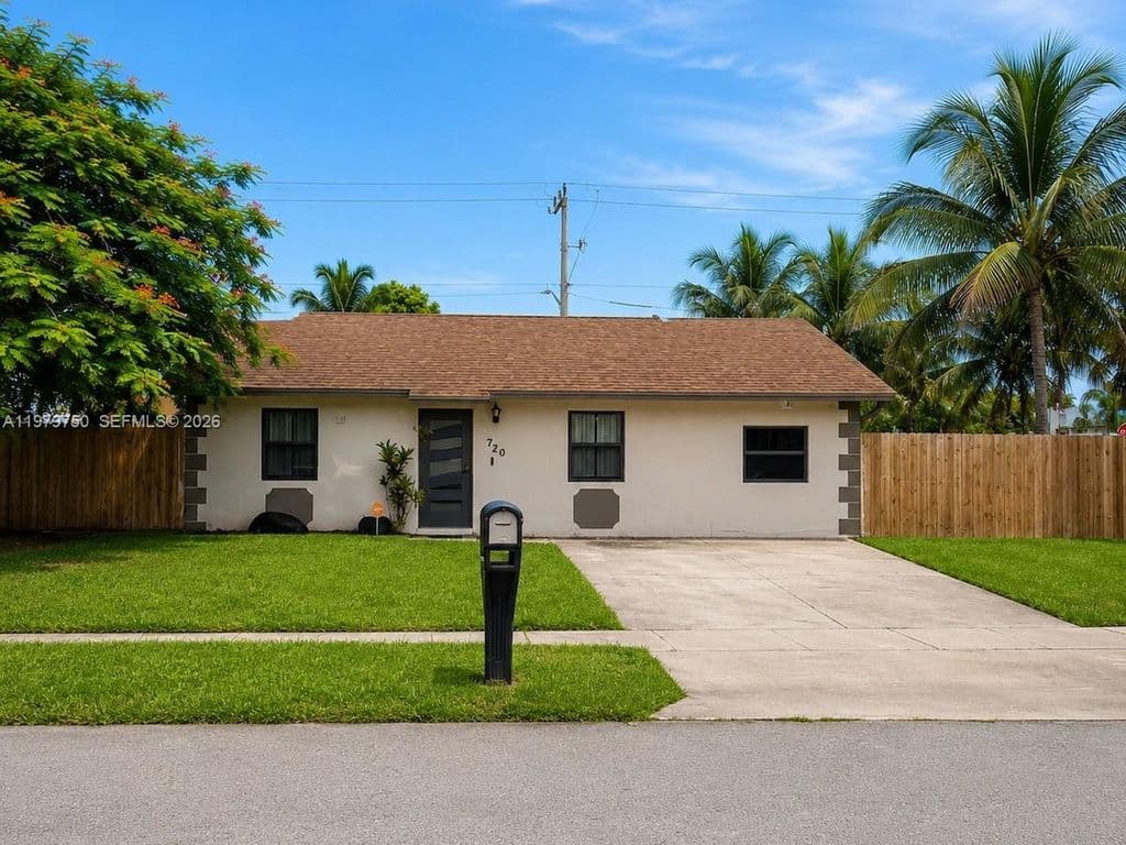 4-bedroom Single-Family Home — 720 SW 81st Ter