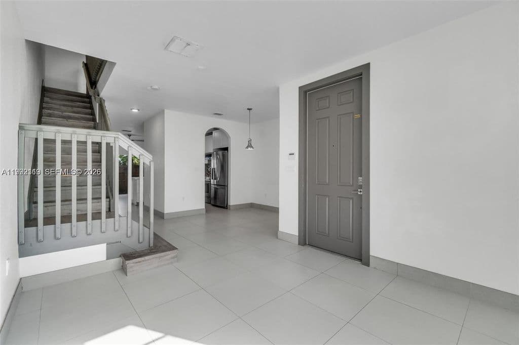 3+1 Mülk — 1720 NE 33rd Ave #1045