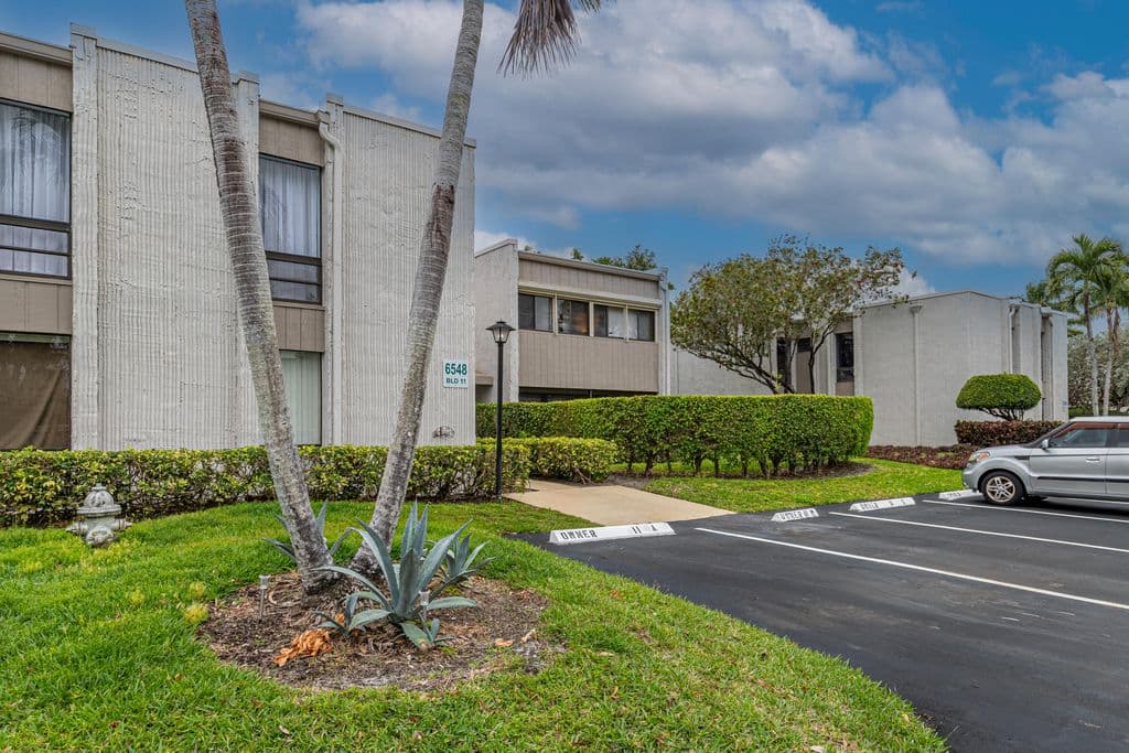 2-bedroom Condo — 6548 Spring Bottom Way #221