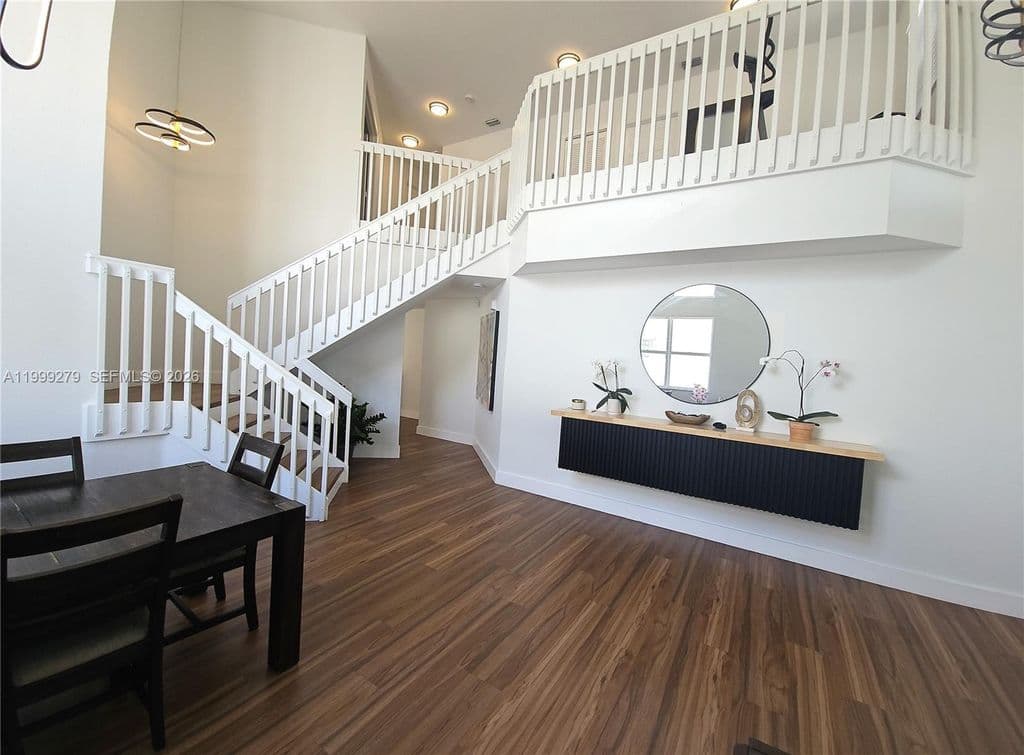 4+1 Müstakil ev — 17088 NW 19th St
