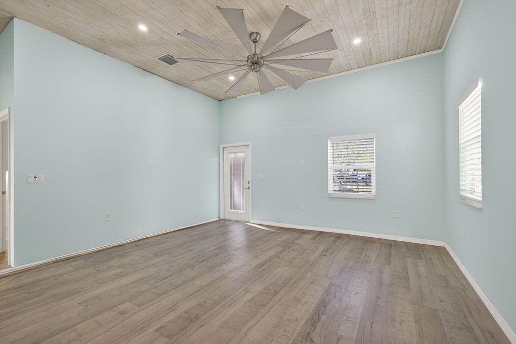 5-bedroom Single-Family Home — 15399 N 61st Pl Place N