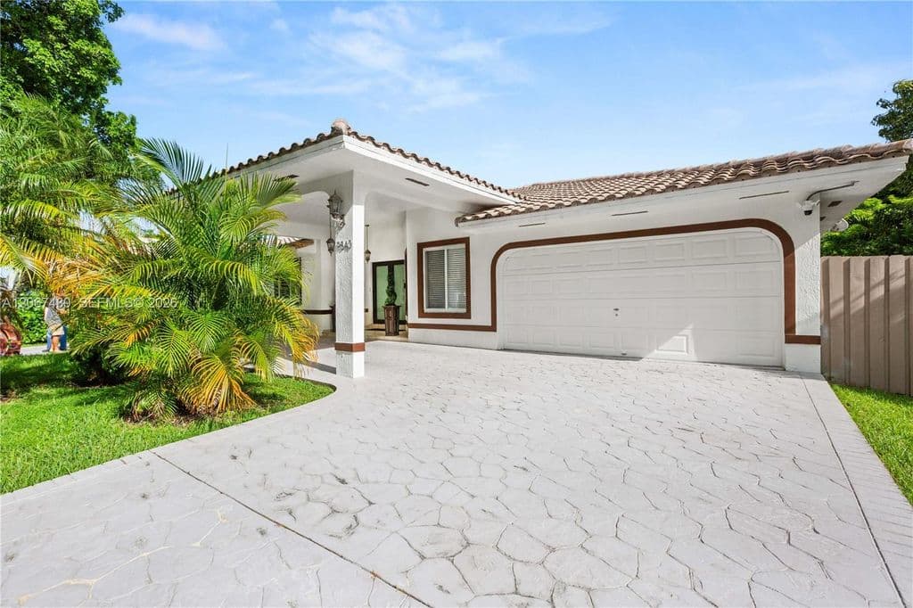 4+1 Müstakil ev — 9840 NW 28th Ter