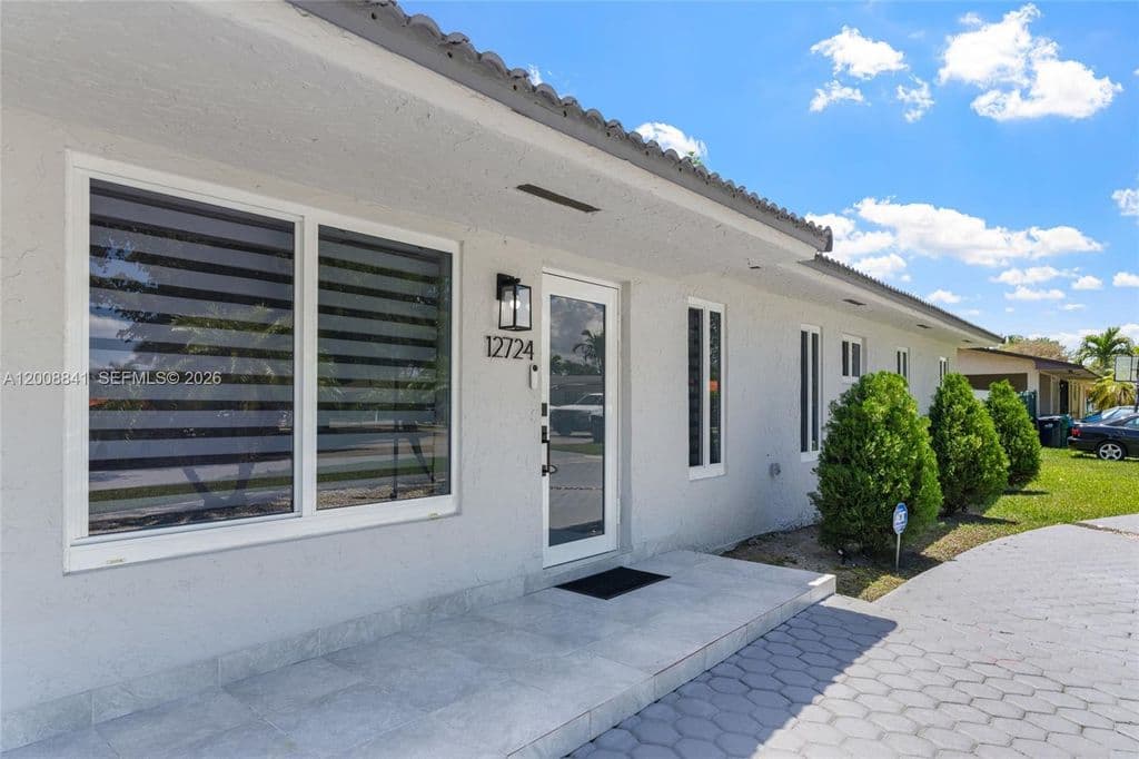 5-bedroom Single-Family Home — 12724 SW 33rd Ter
