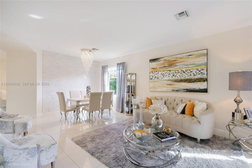 4+1 Müstakil ev — 8723 NW 102nd Pl