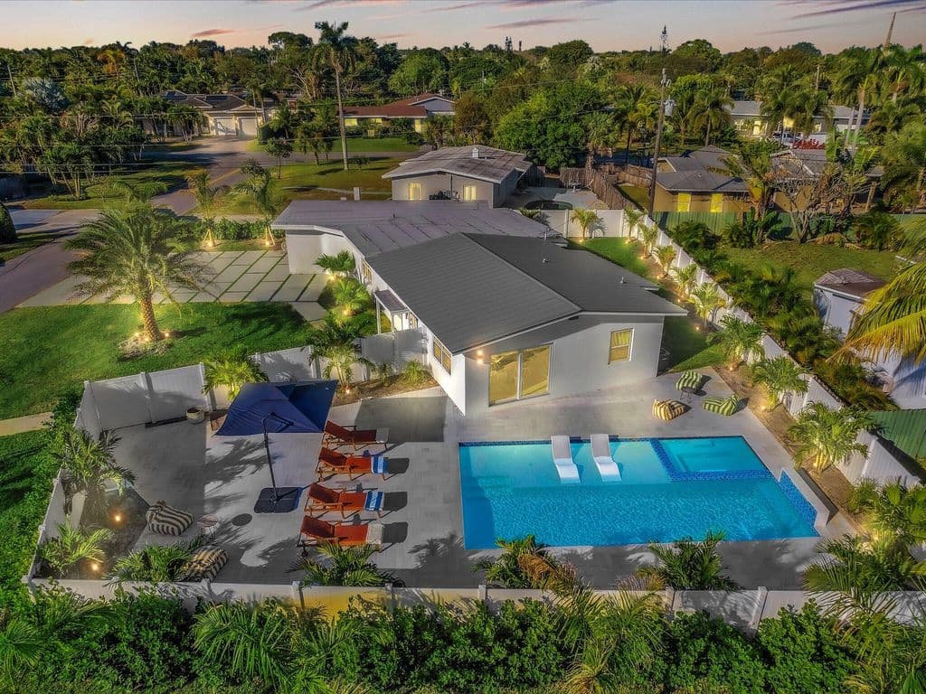 4+1 Müstakil ev — 209 NE 27th Drive