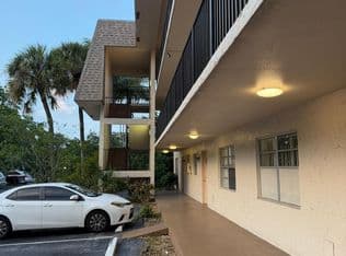 2+1 Condo — 615 S State Road 7 #1d, Margate, 33068