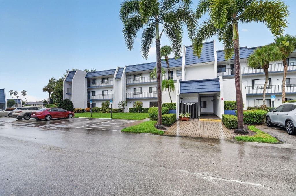 3+1 Condo — 4483 LUXEMBURG Court #103