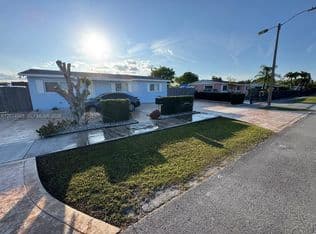 3+1 Müstakil ev — 19500 SW 115th Ave, Miami, 33157