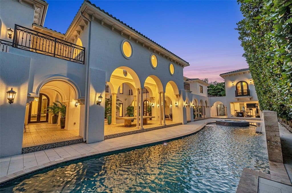 8-bedroom Single-Family Home — 4955 SW 83rd Street
