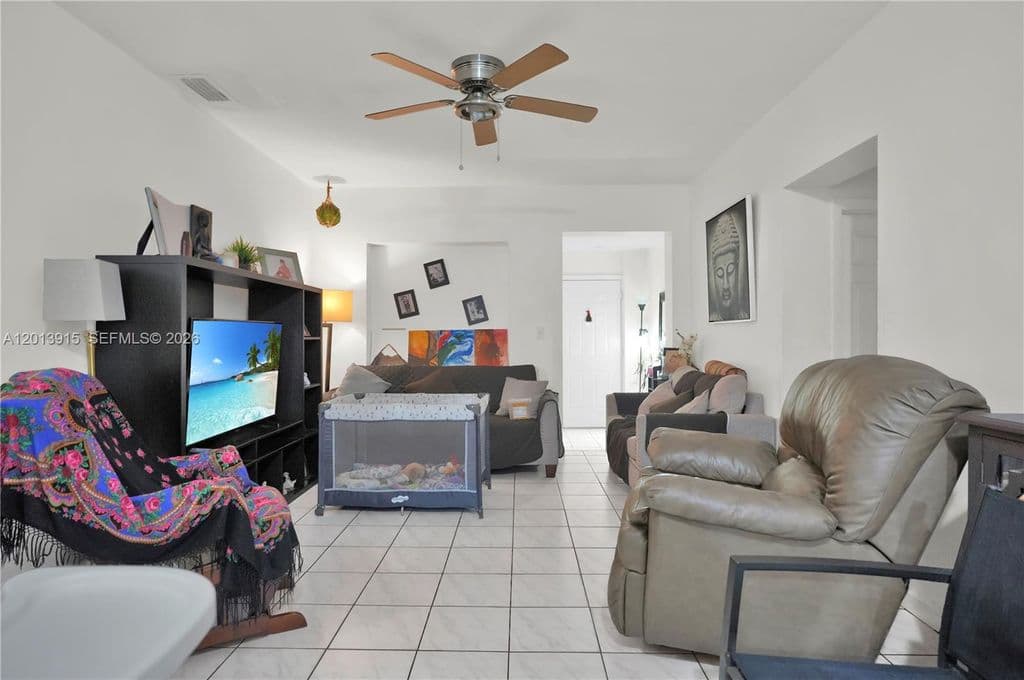4+1 Müstakil ev — 201 NW 25th Ave