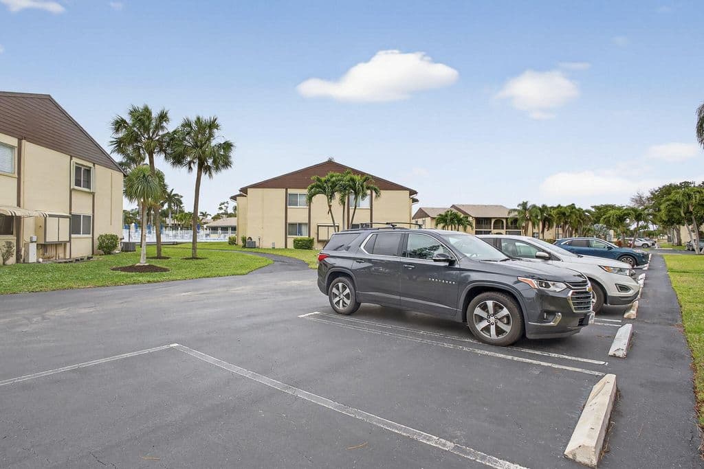 2+1 Condo — 327 Pine Ridge Circle #A-1