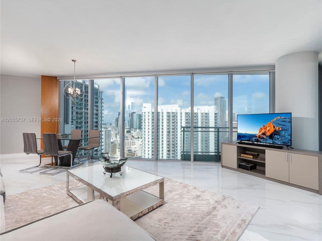 3+1 Condo — 92 SW 3rd St APT 3901