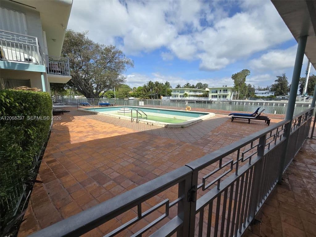 2-bedroom Condo — 1255 Marseille Dr #21
