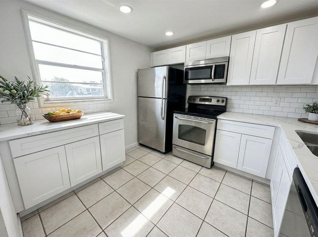 2+1 Condo — 2601 NE 3rd Court #4100