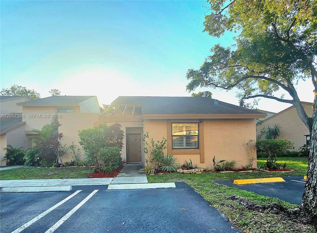 2+1 Mülk — 19 Chestnut Cir