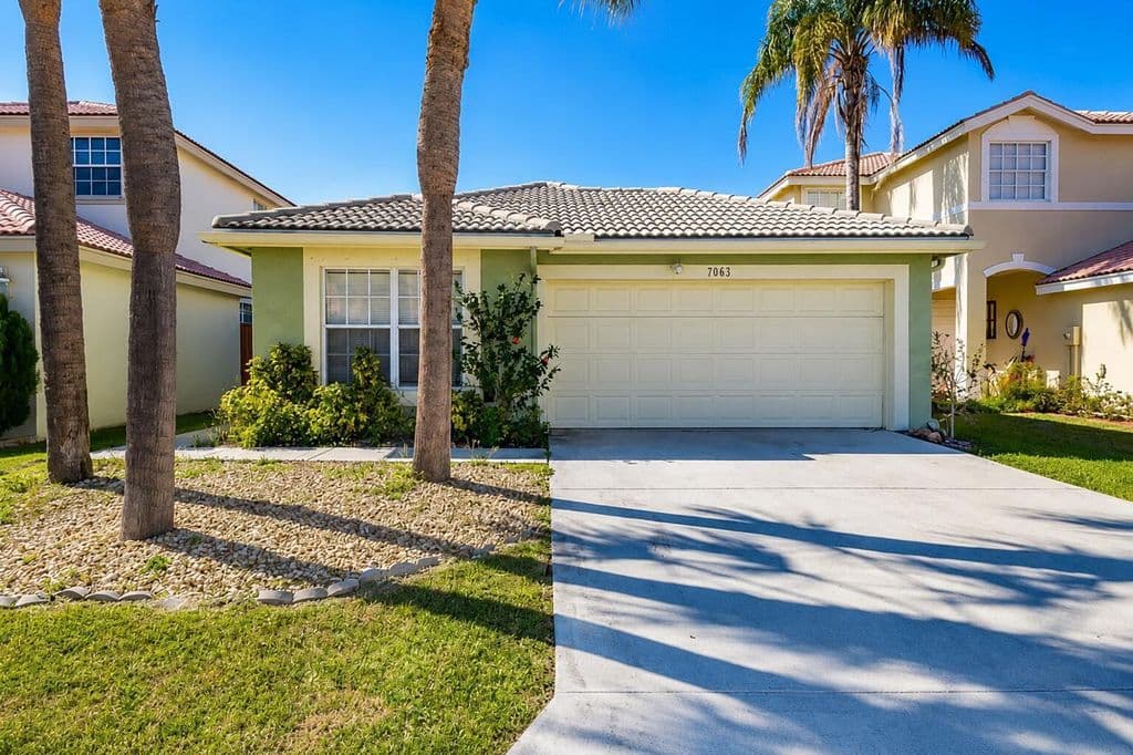 3+1 Müstakil ev — 7063 Middlebury Drive