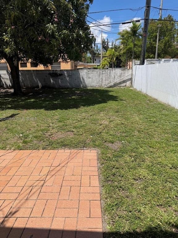 4-bedroom Single-Family Home — 41 E 20th St