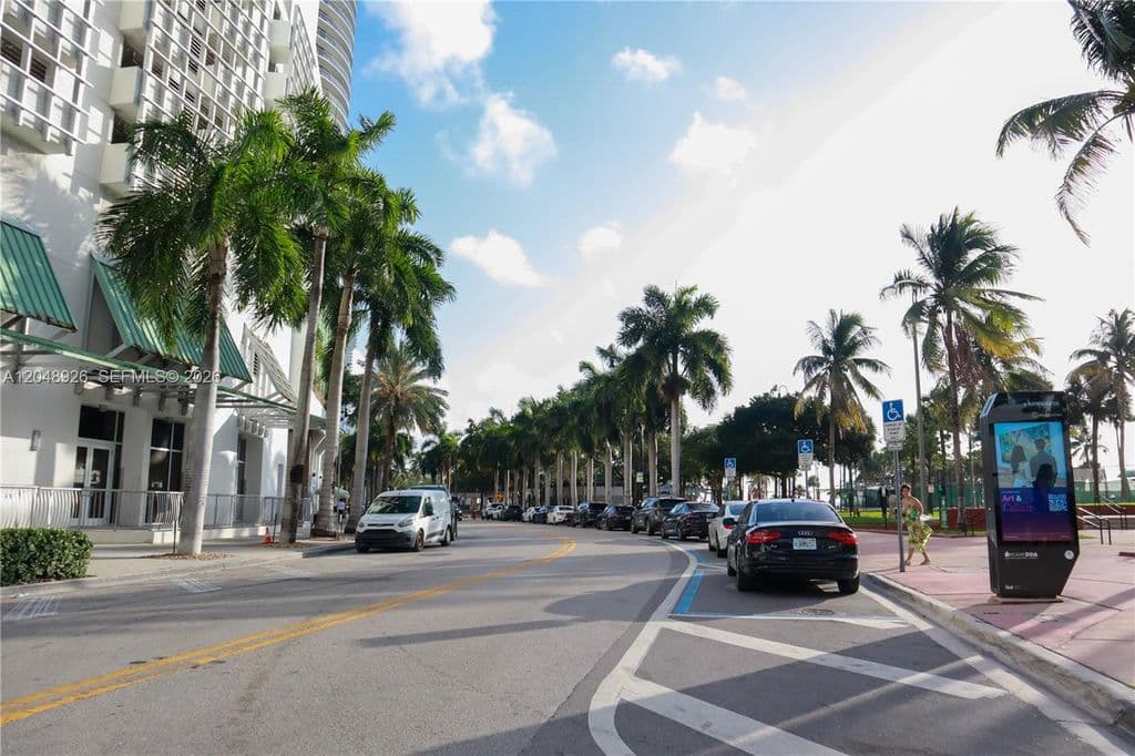 1+1 Condo — 1750 N Bayshore Dr APT 3611
