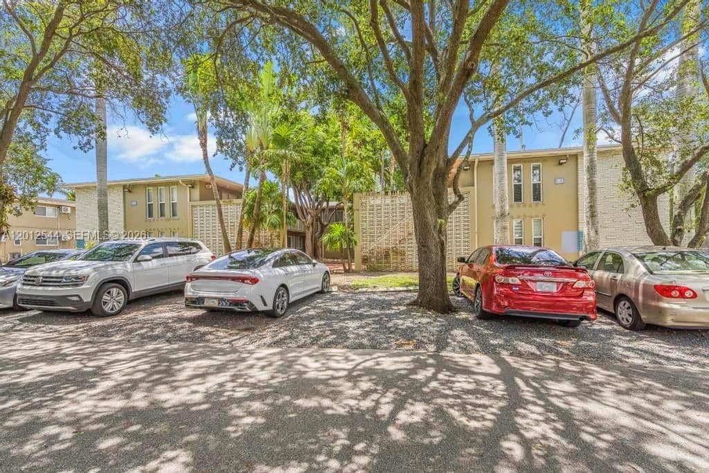 1+1 Condo — 6330 SW 79th St APT 2