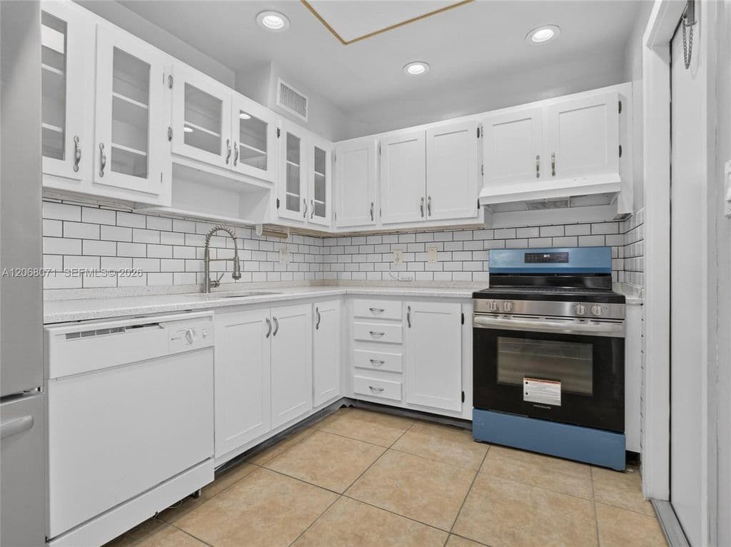 2-bedroom Condo — 4140 NW 44th Ave APT 408