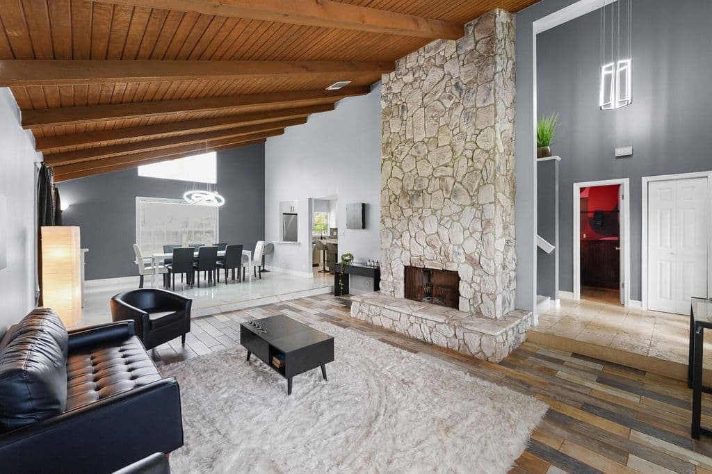 3-bedroom Single-Family Home — 6785 ESCONDIDA Drive